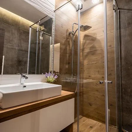 아파트 Spacious, Free Parking, 3min Beach, Flora Panorama