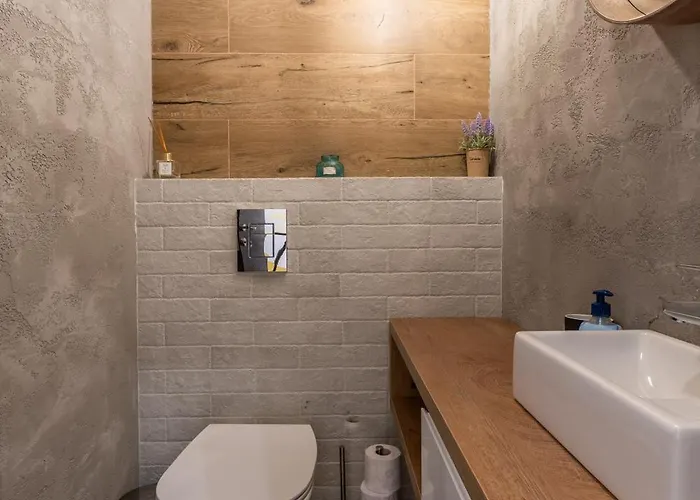 Spacious, Free Parking, 3min Beach, Flora Panorama *