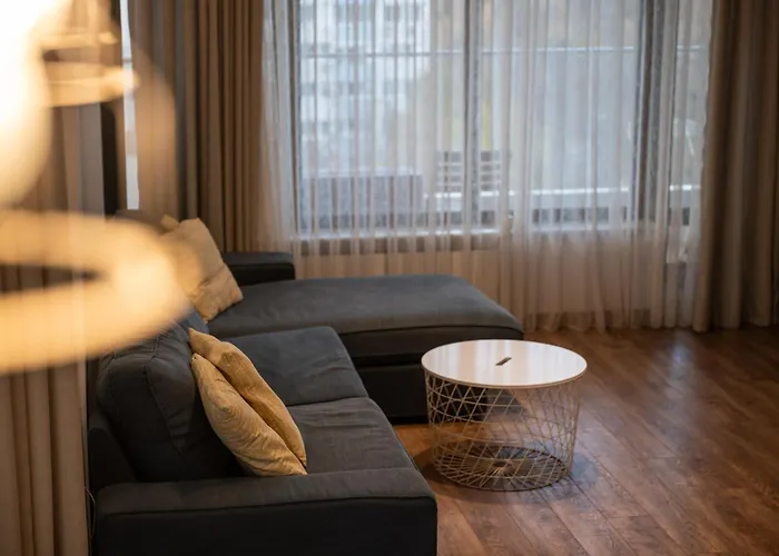 Spacious, Free Parking, 3min Beach, Flora Panorama شقة *