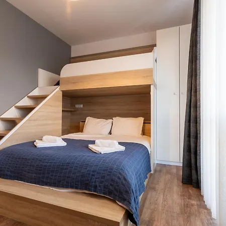 Apartment Spacious, Free Parking, 3min Beach, Flora Panorama