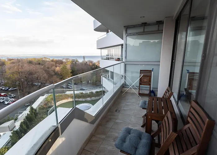 Spacious, Free Parking, 3min Beach, Flora Panorama *