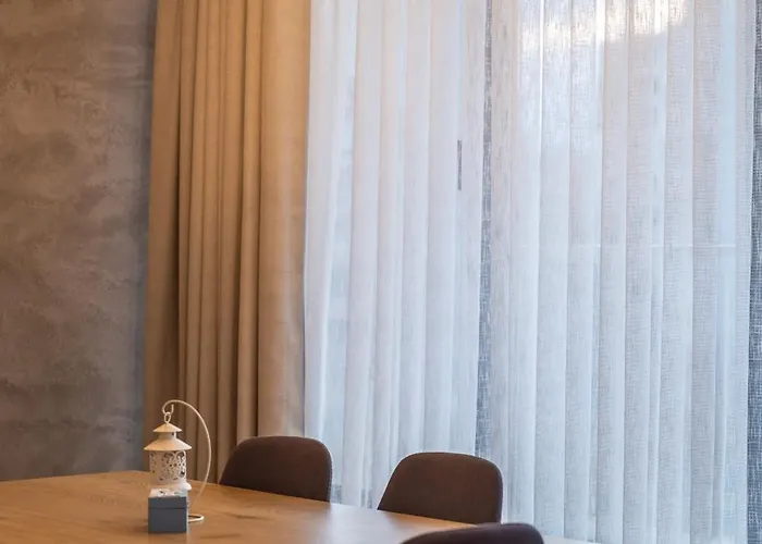 Spacious, Free Parking, 3min Beach, Flora Panorama