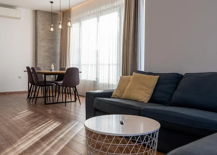 Spacious, Free Parking, 3min Beach, Flora Panorama * Burgasz