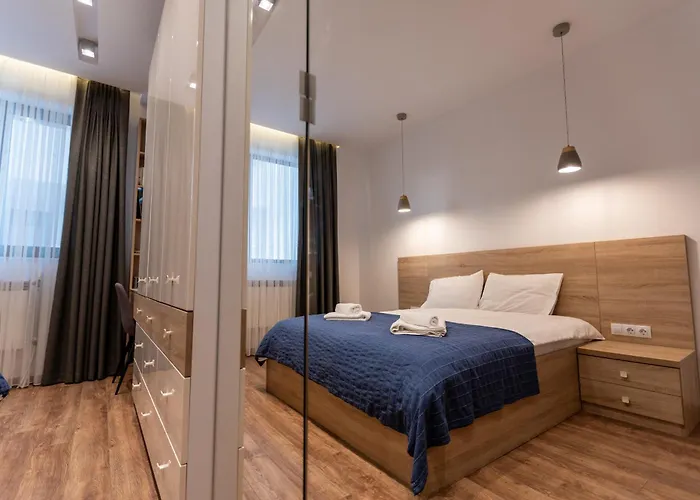 Spacious, Free Parking, 3min Beach, Flora Panorama Apartman