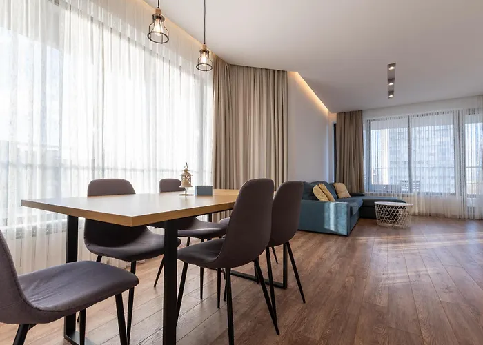 Spacious, Free Parking, 3min Beach, Flora Panorama Apartman *