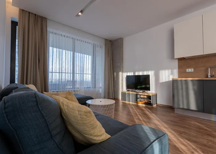 Spacious, Free Parking, 3min Beach, Flora Panorama *